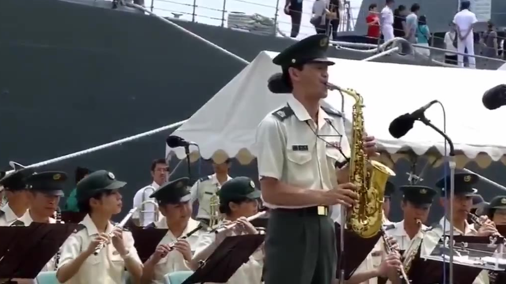 现场演奏《名侦探柯南》主题曲